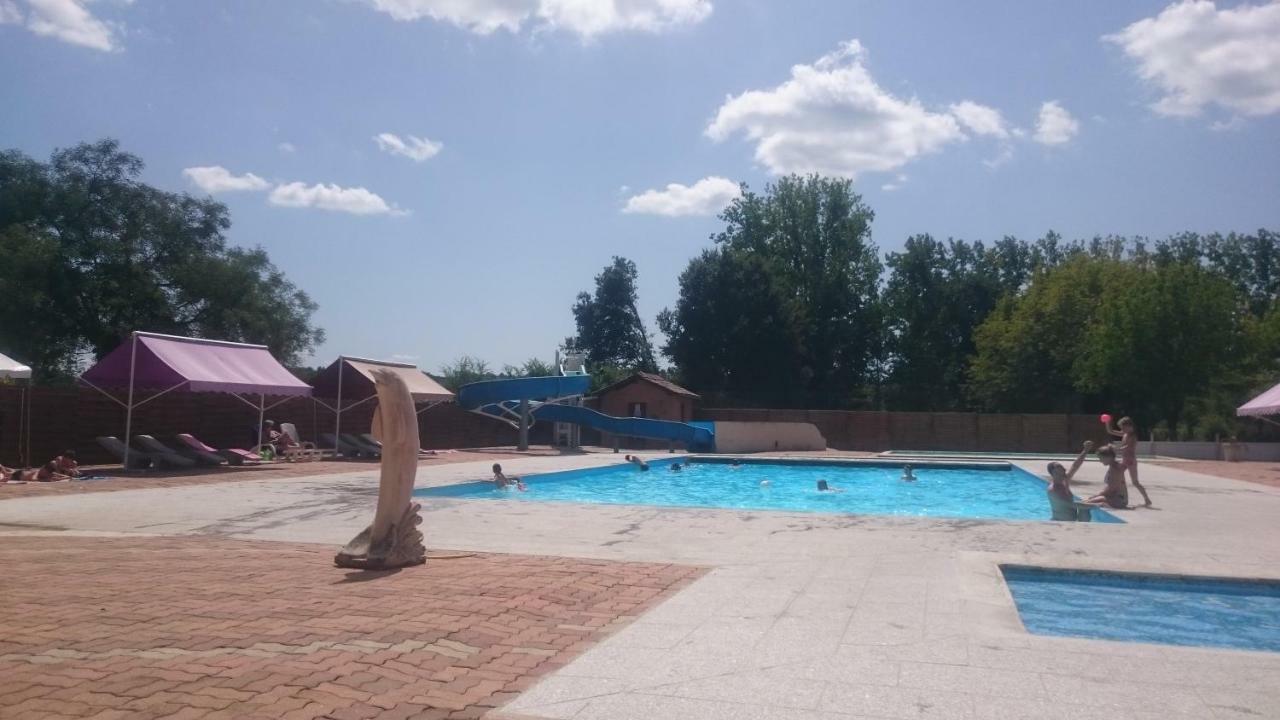 Camping Paradis Le Rocher De La Granelle Le Bugue Exterior foto